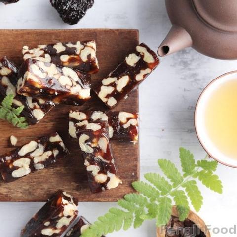 Walnut and Date Cake 