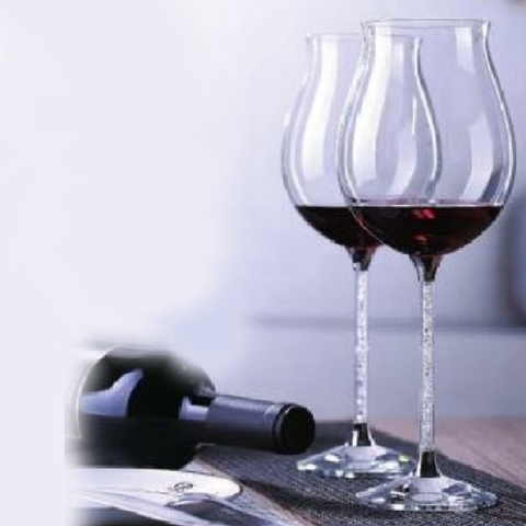 Single wall redwine glass goblet.