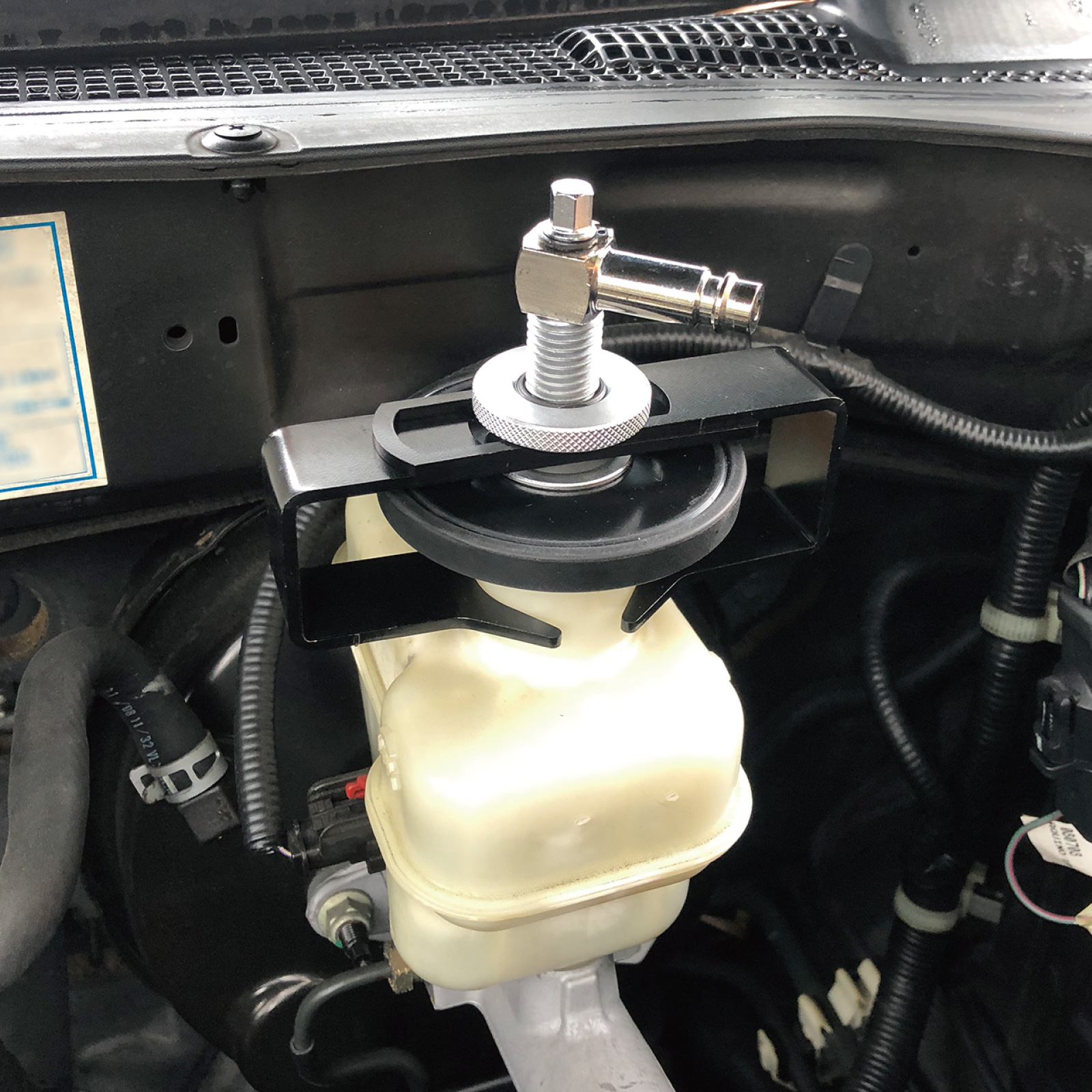 Universal Brake Pressure Bleeder Tool Refilling Adapter with a Conical