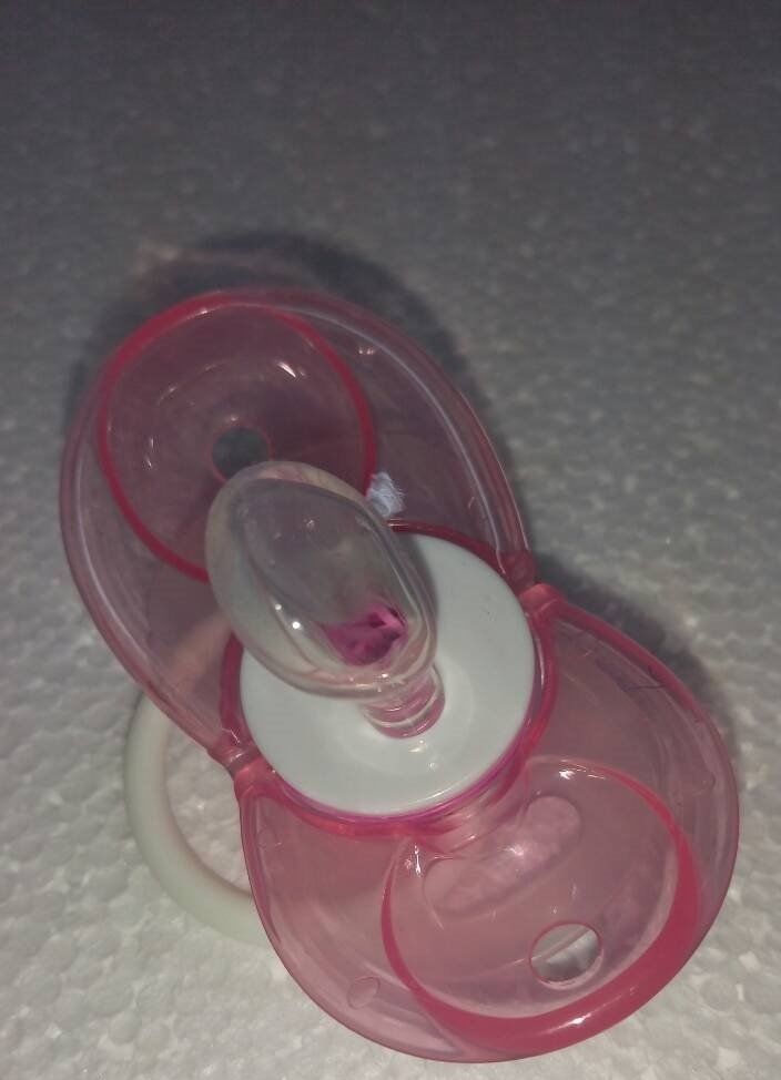 Baby KeepItKleen Pacifier Winged Pacifier Auto Closes when Dropped IClose