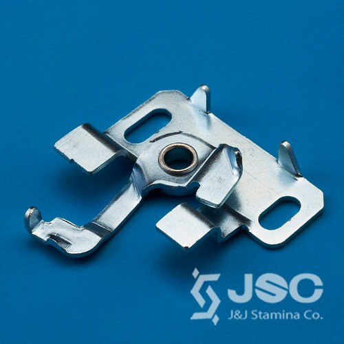 Swivel ceiling bracket for headrail blind parts for head
