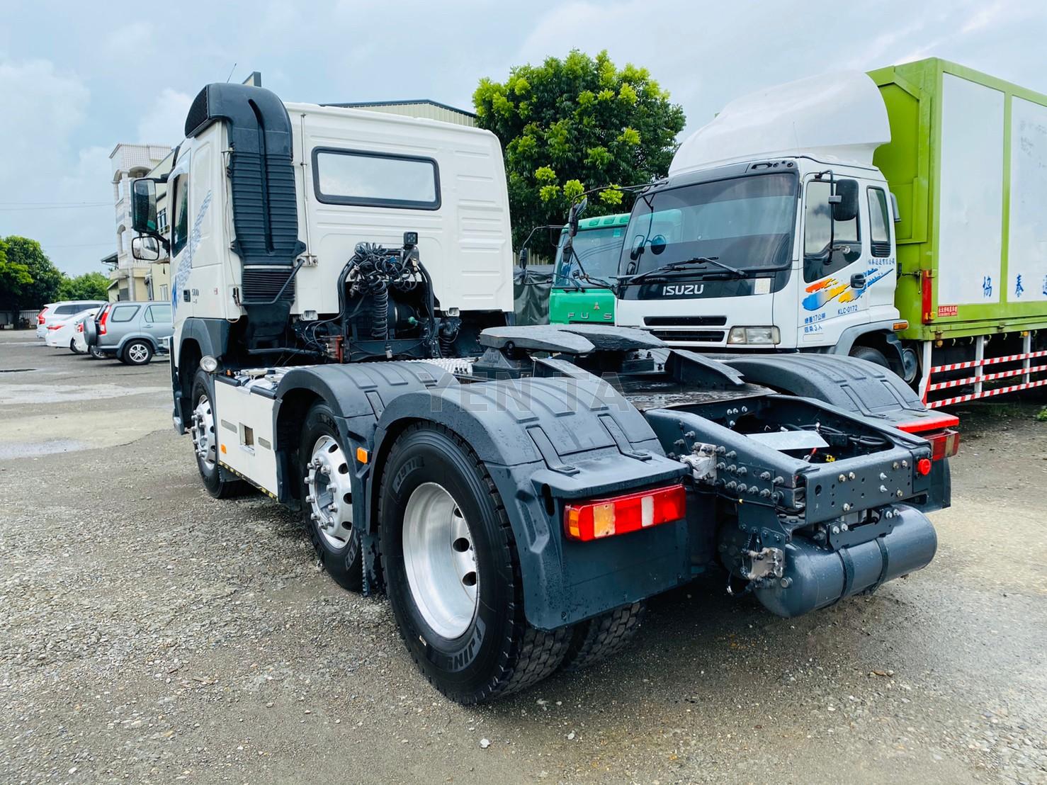 VOLVO TRACTOR TRUCK HEAD 2015