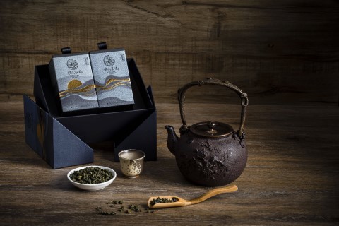 Tea leaf gift box