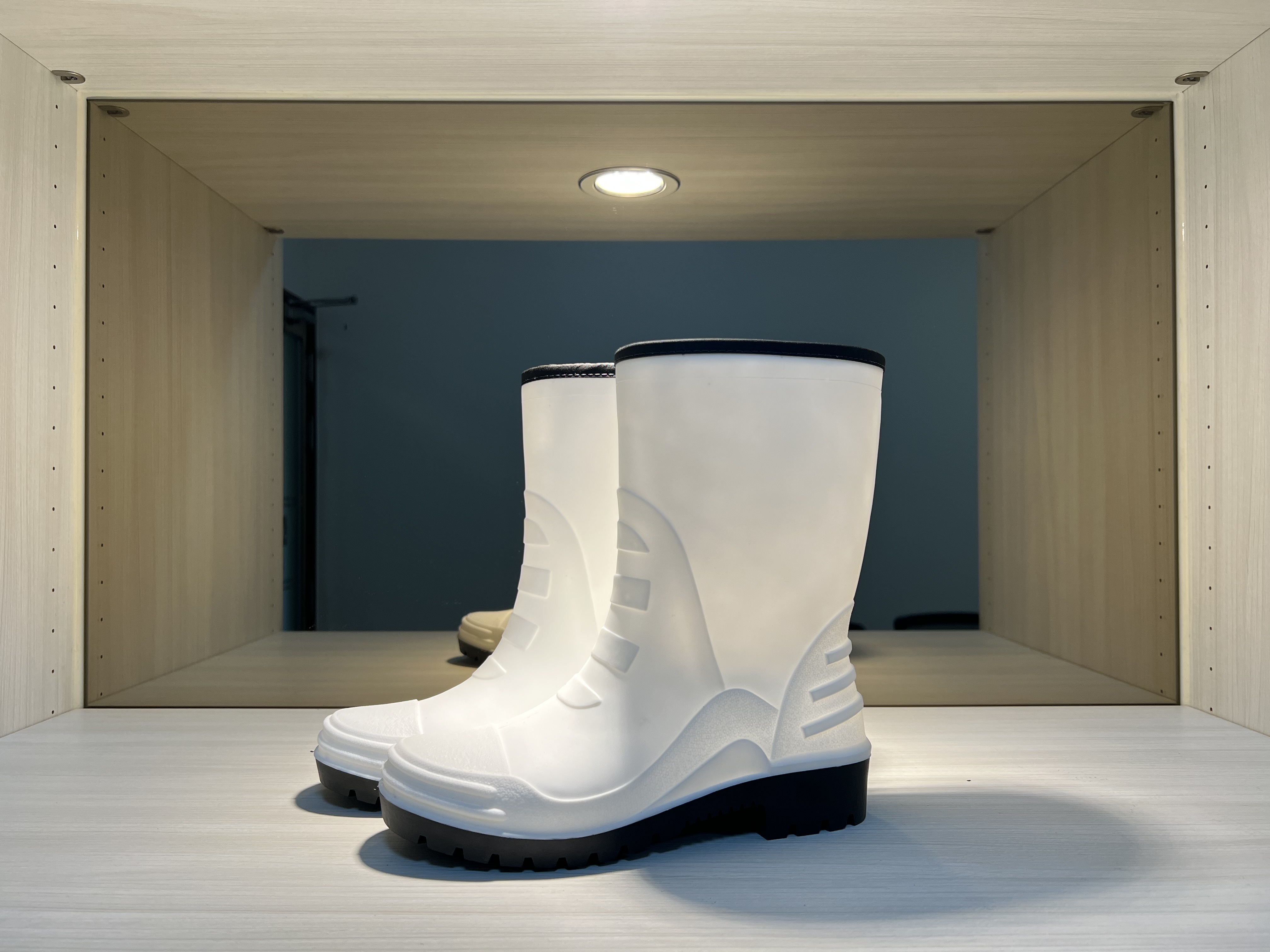 WORKING RAIN BOOTS WITH COMFORTABLE LINING & INSOLES Taiwantrade