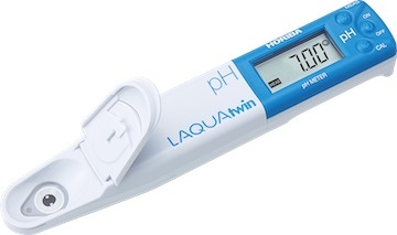 LaquaTwin pocket meter