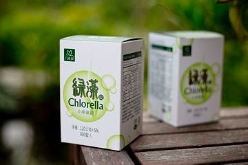 Several wooden flower Chlorella tablets