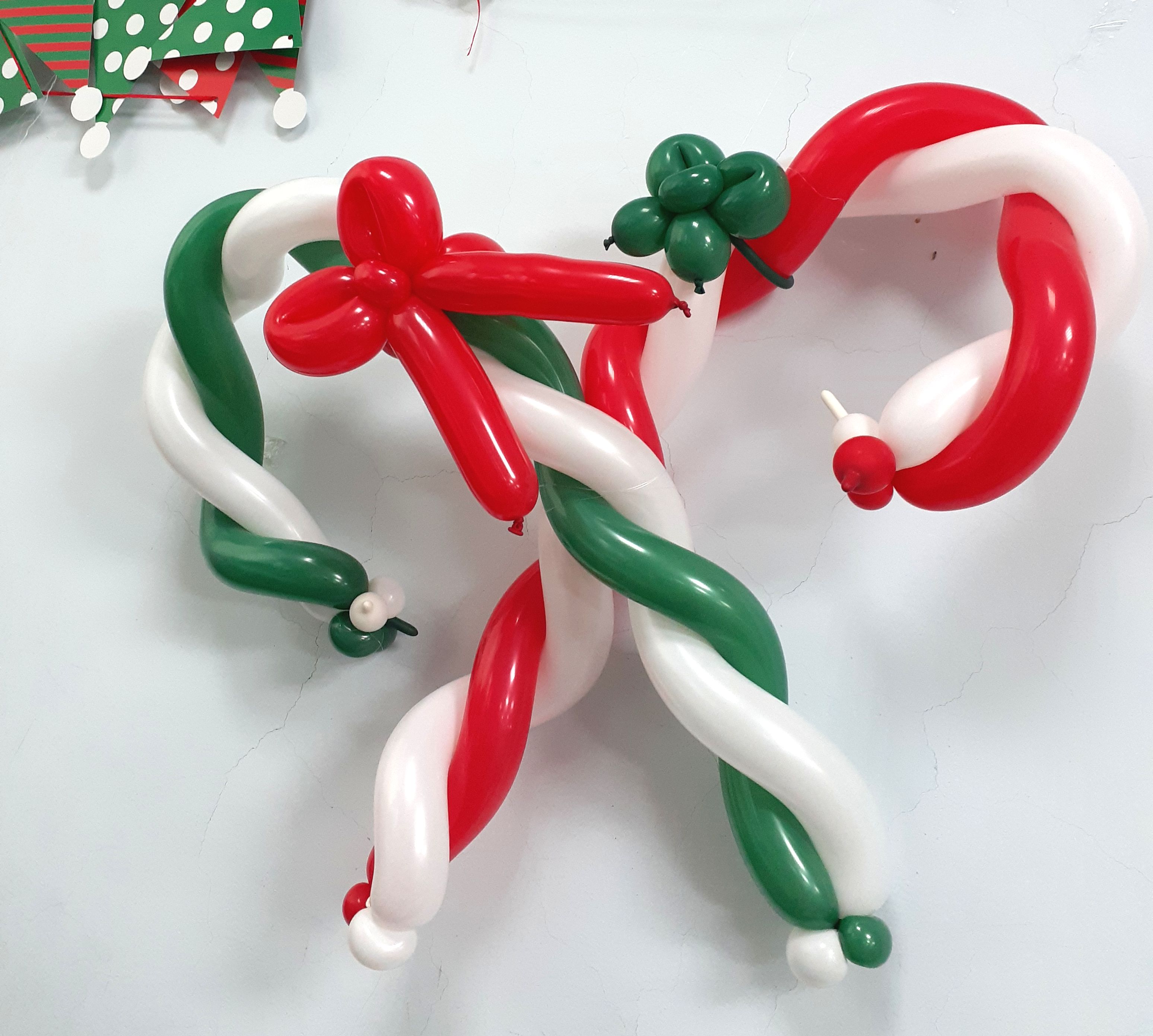 Candy Cane Balloon Modelling | engisfun.com