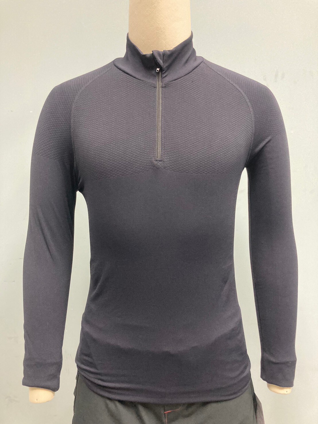 Half-Zip Tops・全1色