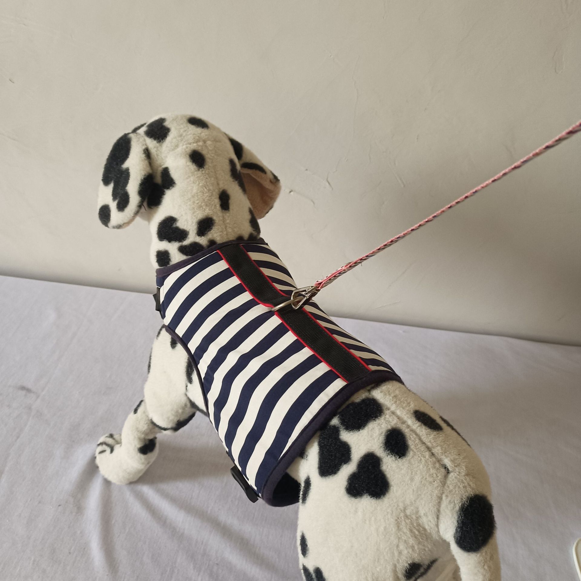 Custom pet apparel and accessories suppliers and manufacturers