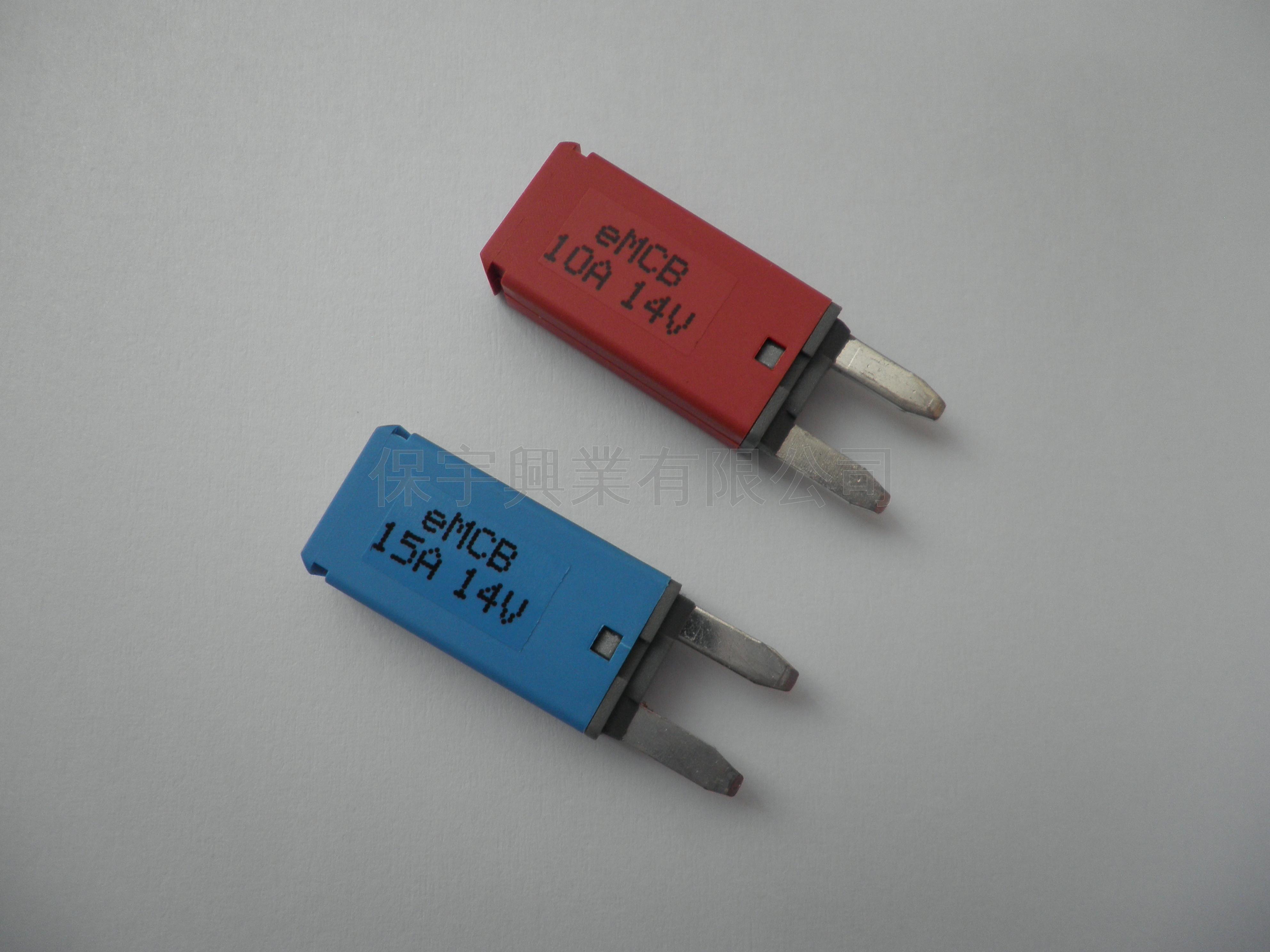AUTOMOTIVE MINI BLADE FUSE TYPE CIRCUIT BREAKER