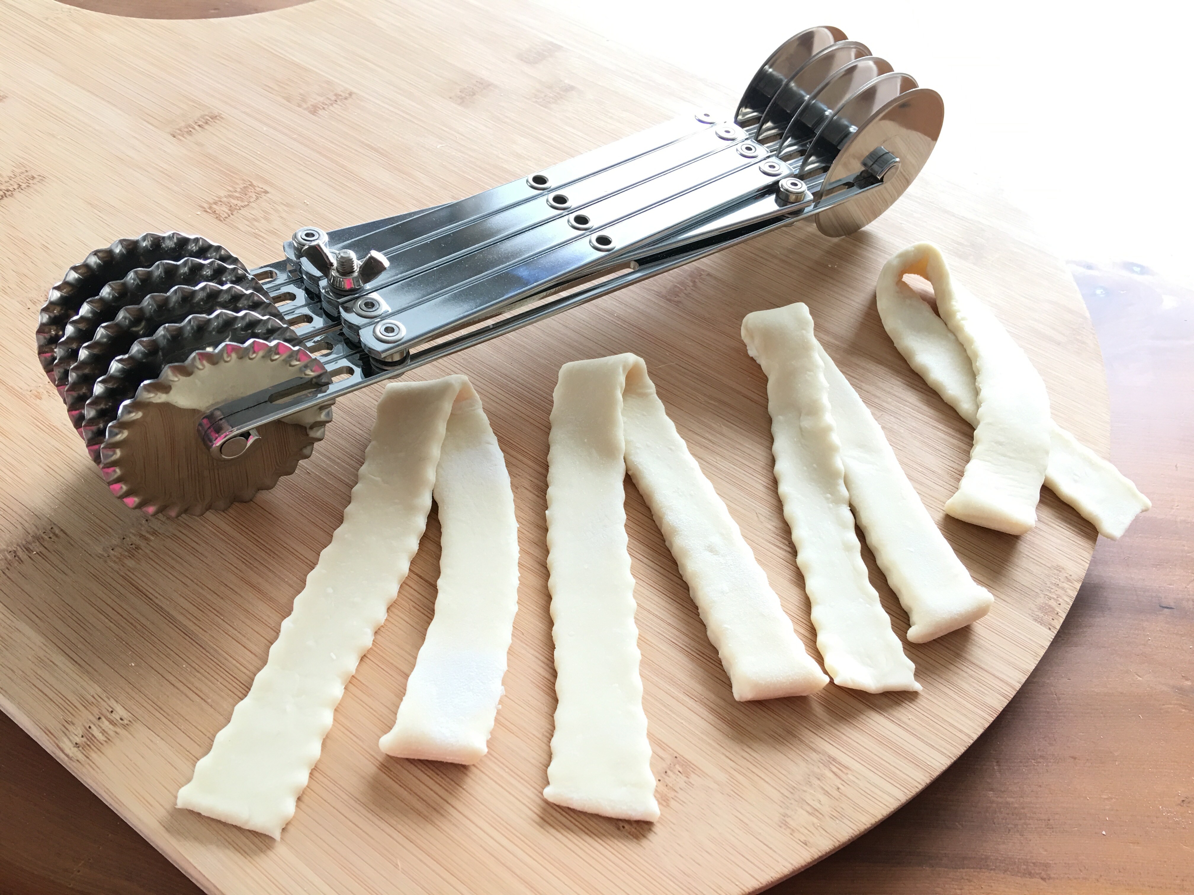 Sturdy Baking Utensil Multi Wheel Dough Strip Cutter Kitchen Knife