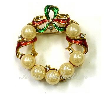 Christmas wreath brooch