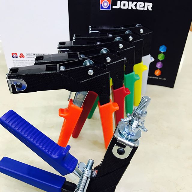 Hollow wall anchor gun 1804