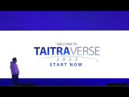 外貿協會2022年度記者會，以元宇宙為主軸，與XRSPACE合作，在現場展示貿協元宇宙「TAITRAVERSE」概念，並在TAITRAVERSE中與媒體互動。外貿協會董事長黃志芳表示，順應世界趨勢，今年貿協將分散拓銷市場，聚焦ESG、電動車及元宇宙議題，推動實體交流活動；同時為了打造數位時代的大腦，貿協將成立數位科技中心，將與臺灣企業共同迎向未來科技、創新、永續的新世界。 此外，為分散市場，貿協今年將以美國、中東歐、非洲、新南向四大市場並重，10月將首次到美國辦理臺灣形象展，並帶領供應鏈相關業者組成大型訪問團訪美。新南向市場的拓銷策略，則是在原有1.0的基礎上推動數位新南向，將在馬來西亞、泰國、印度舉行臺灣形象展，以智慧製造、智慧醫療及智慧城市為展出重點。 #TAITRAVERSE #元宇宙 #ESG #電動車 更多商情 #台灣經貿網 #Taiwantrade https://info.taiwantrade.com/