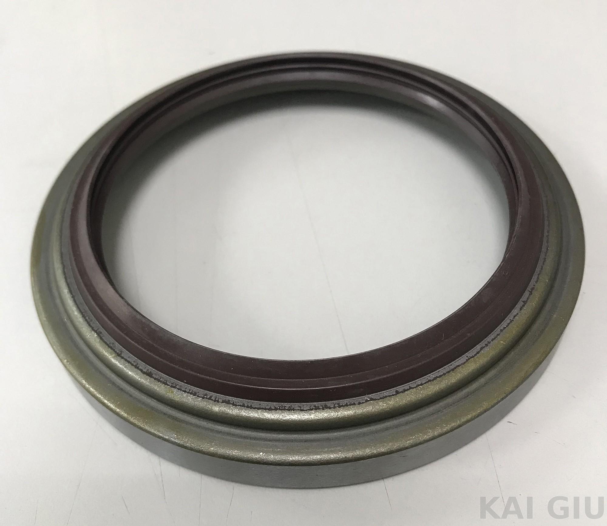 ISUZU OIL SEAL HUB RR INNER
