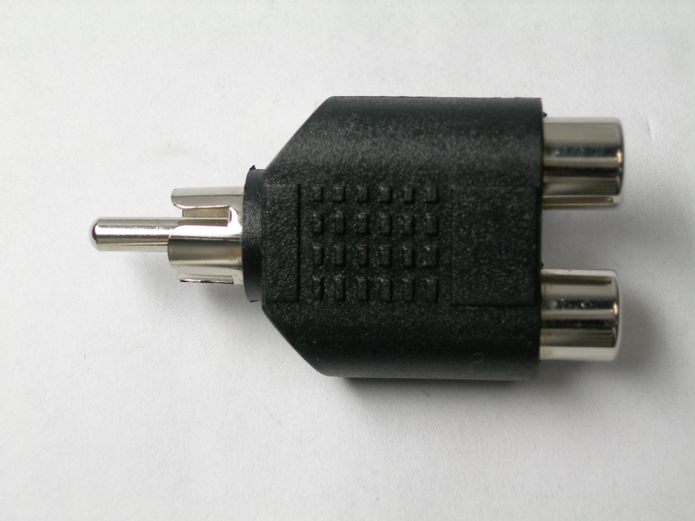 ADAPTER / RCA PLUG TO DOUBLE RCA JACKS