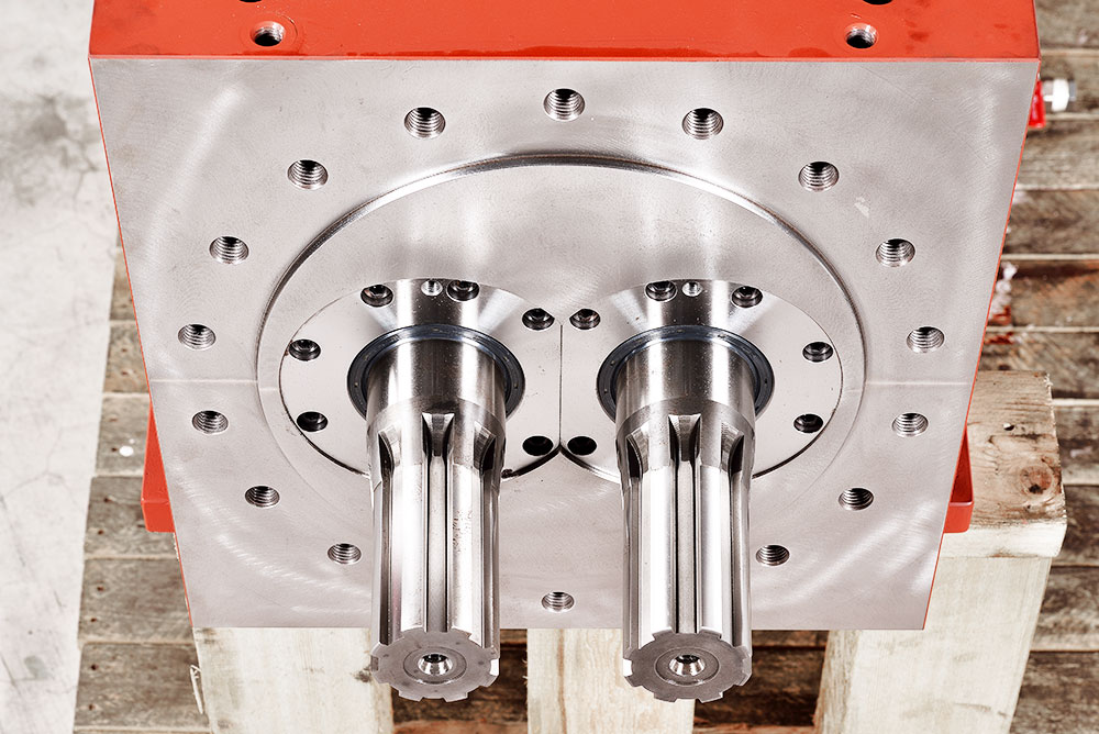 Gearbox for Counterrotating Parallel Twin Screw Extruders