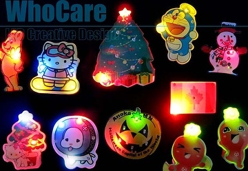 Christmas Cartoon LED Light Flashing Brooch Pin Toggle Red And Blue Light