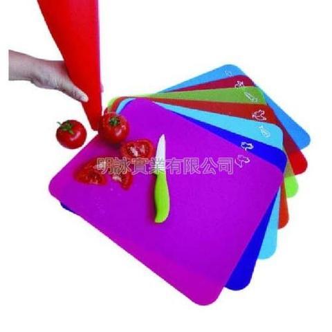 Non-slip PP cutting mat with small logo printing.