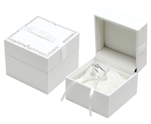 ring box white