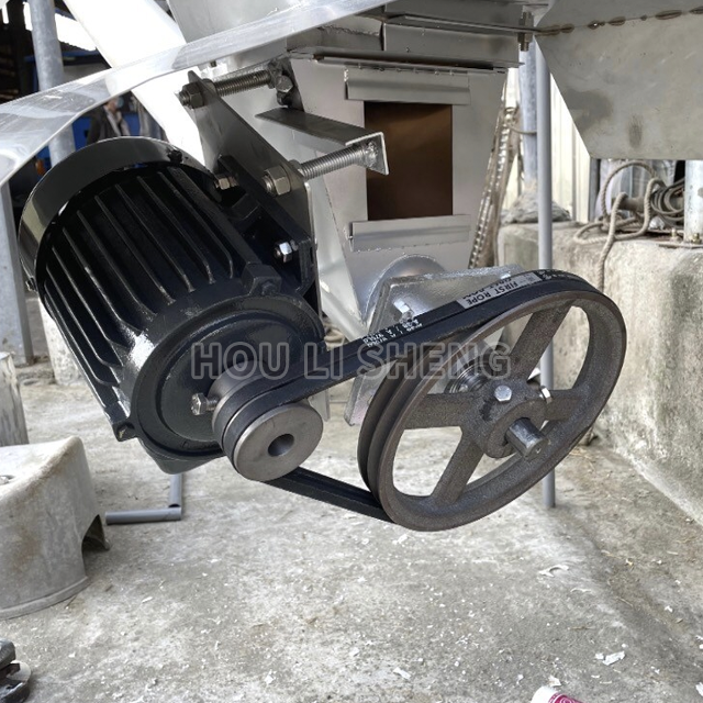 Automatic Farm Poultry Feeder System