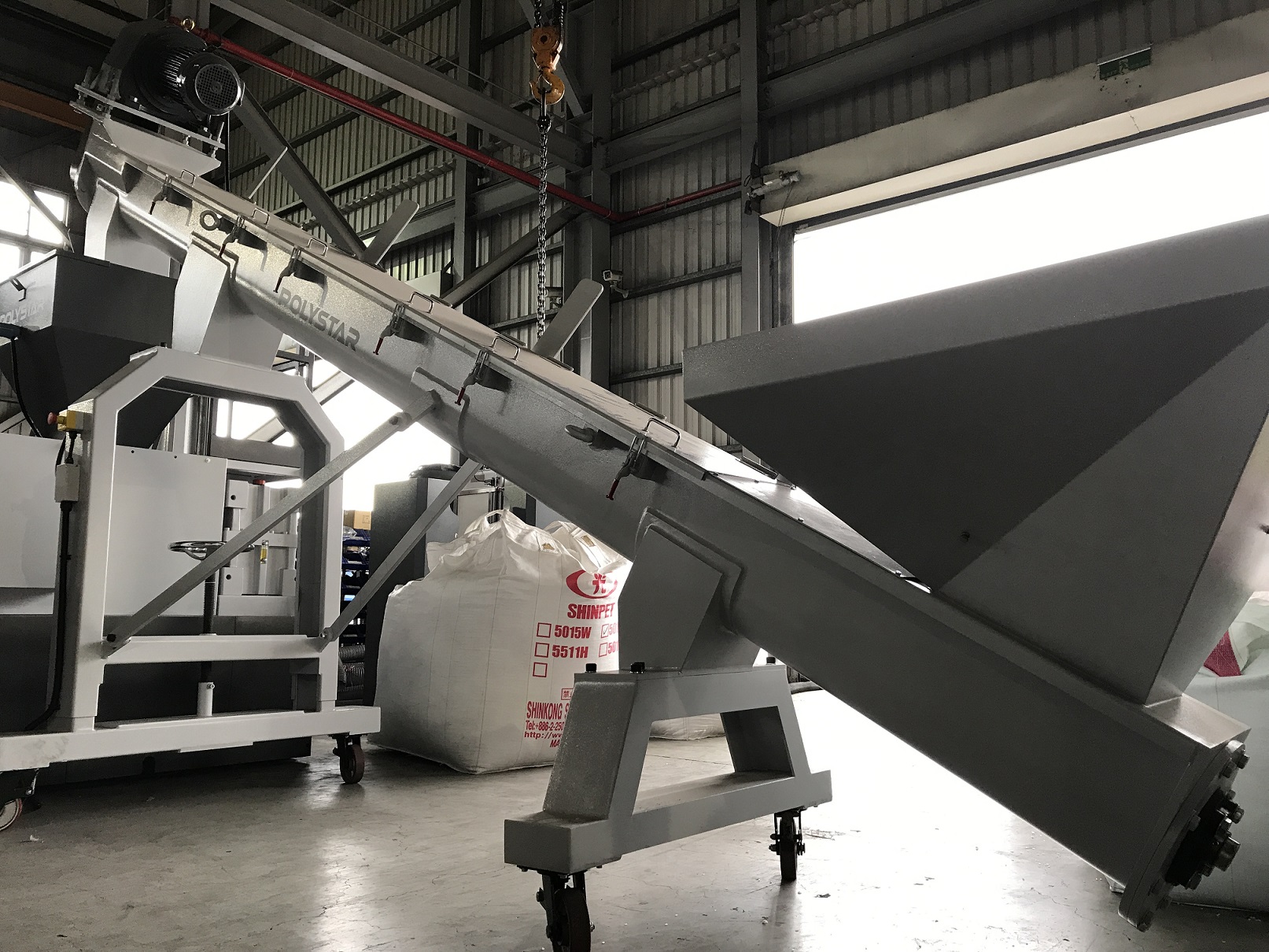 Hard Plastic Regrind Hopper feeding recycling machine