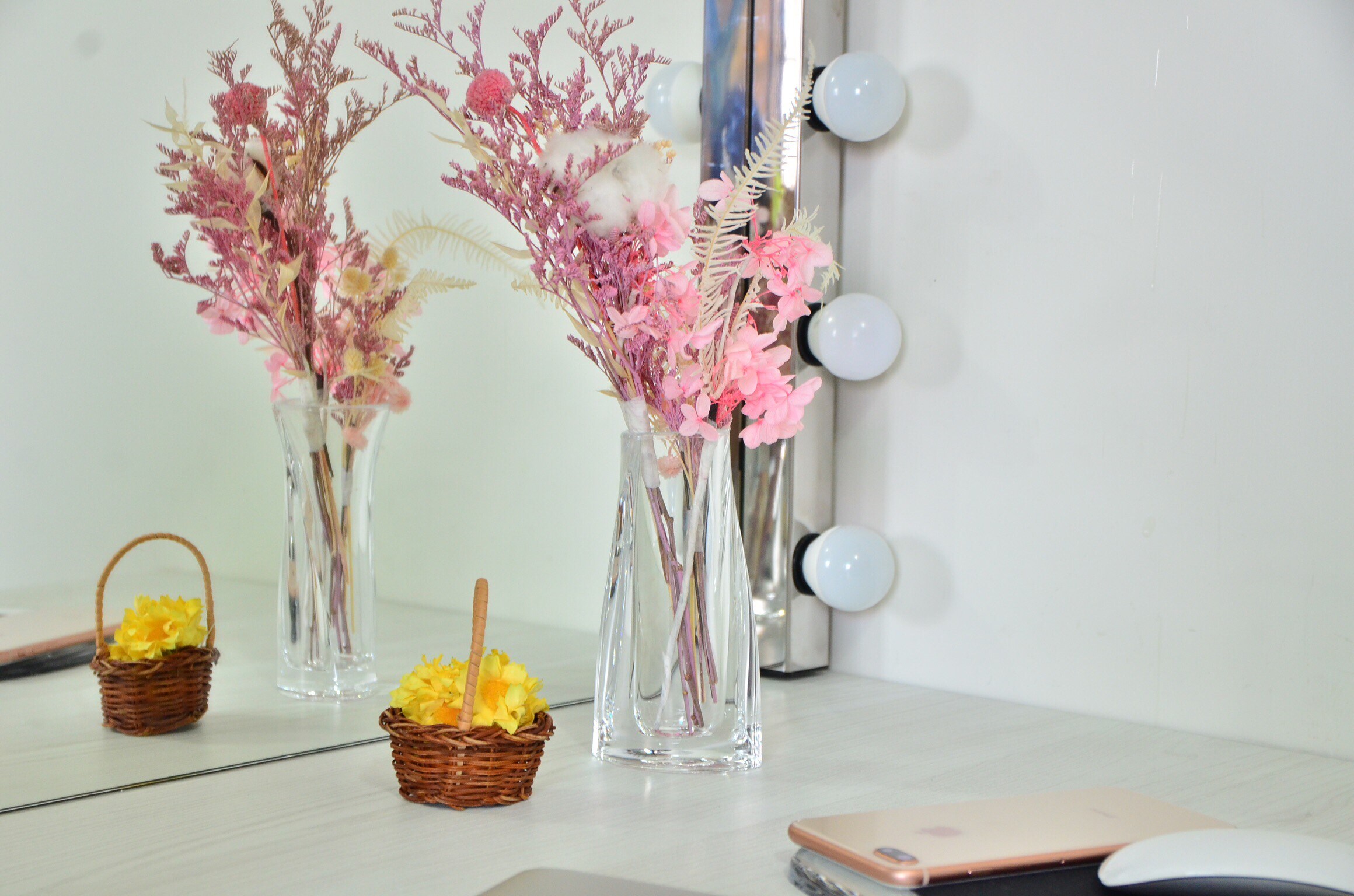 Acrylic Vase & Plastic Flower Holder