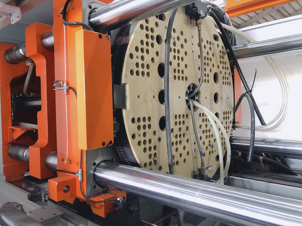 Huarong's patent rotating table design