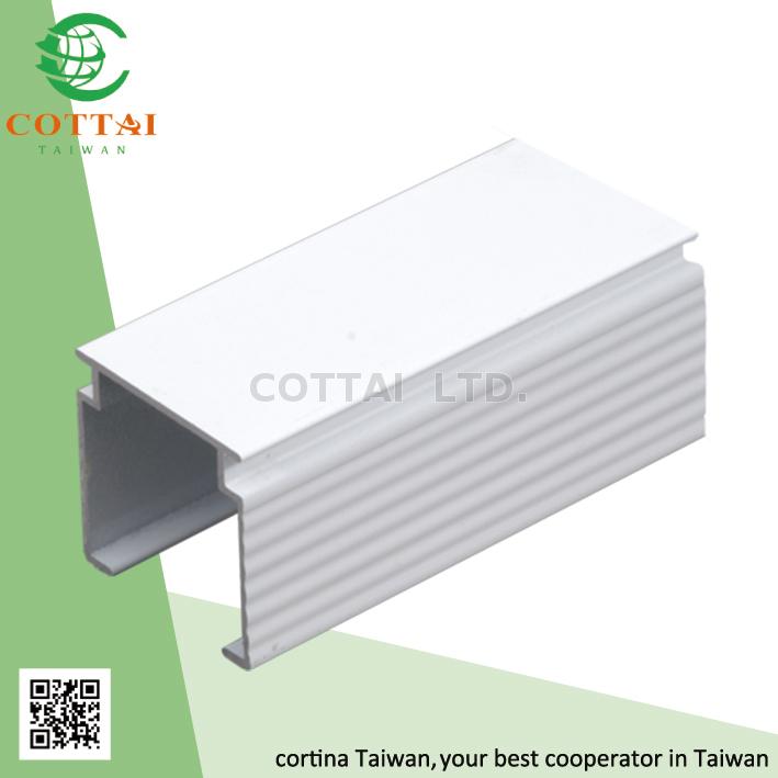 vertical blinds carrier with spacer
