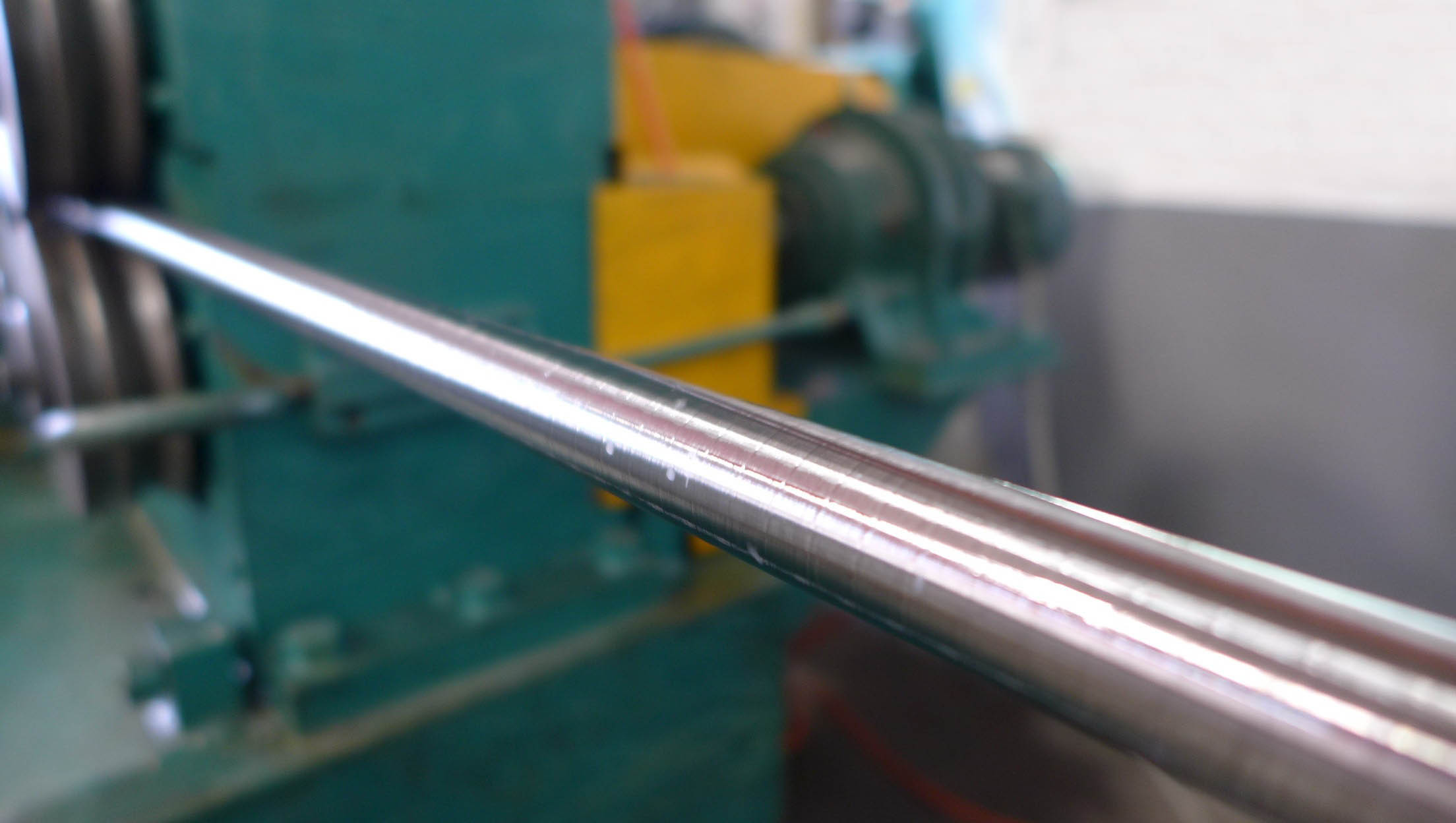 Special alloy wire rod, bar peeling and polishing machine