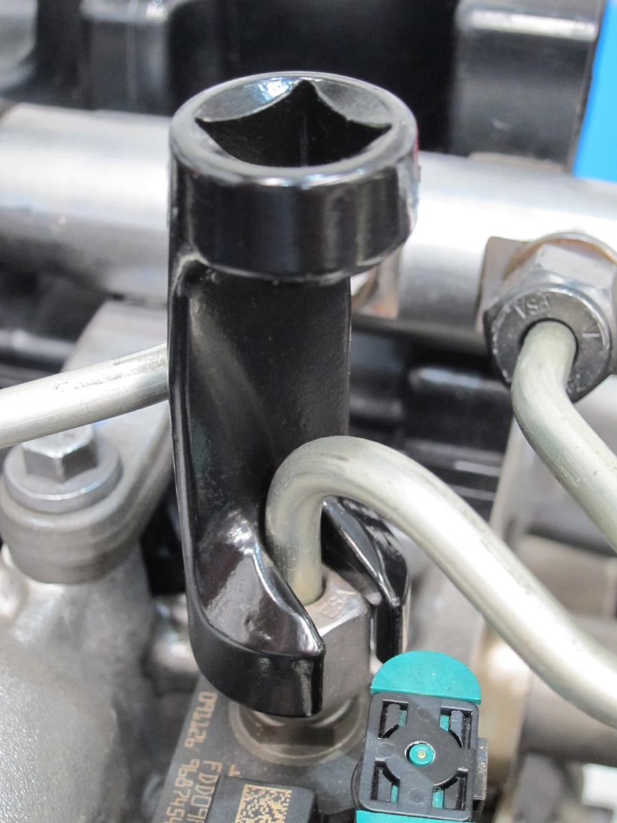 2 pcs BMW Fuel Injector Line Socket Set