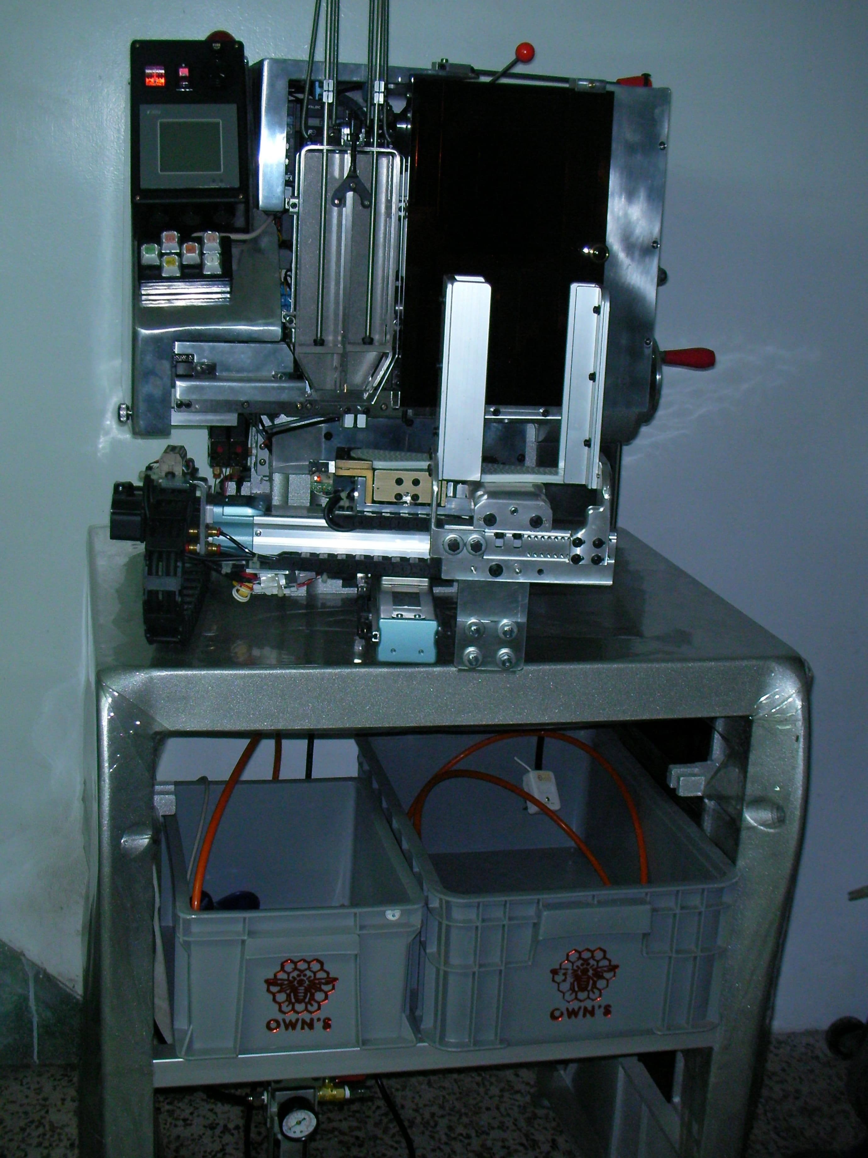 Own’S200 CNC Automatic 2Colors Toothbrush Tufting Machine