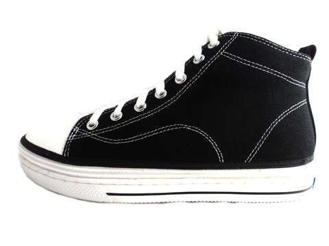 High top canva shoe