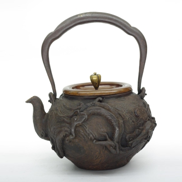 Meiji period - Flying dragon old iron kettle