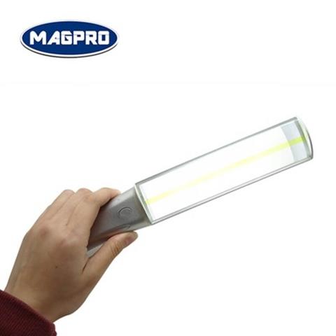 Hand Held Bar Magnifier With Yellow Highlight