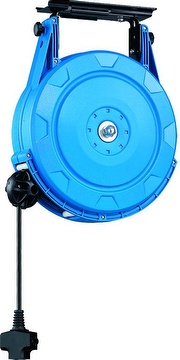 Retractable cord reel