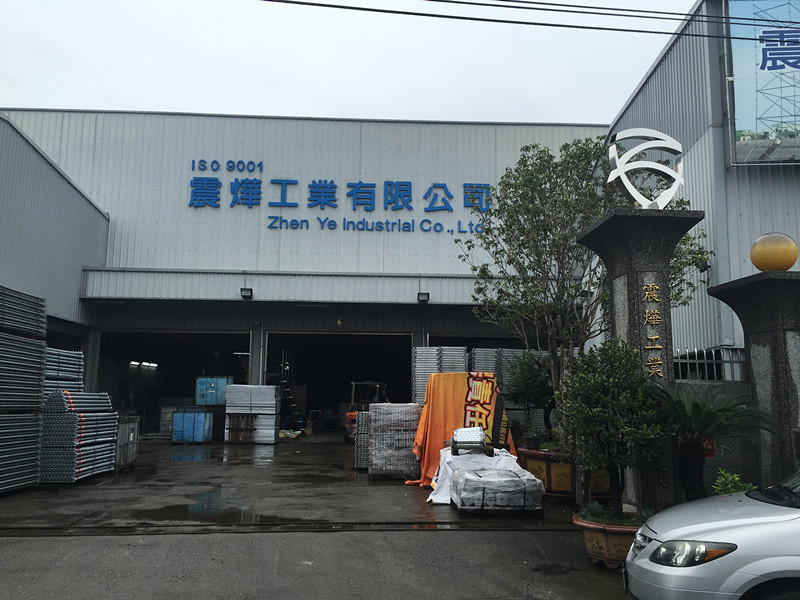 正門