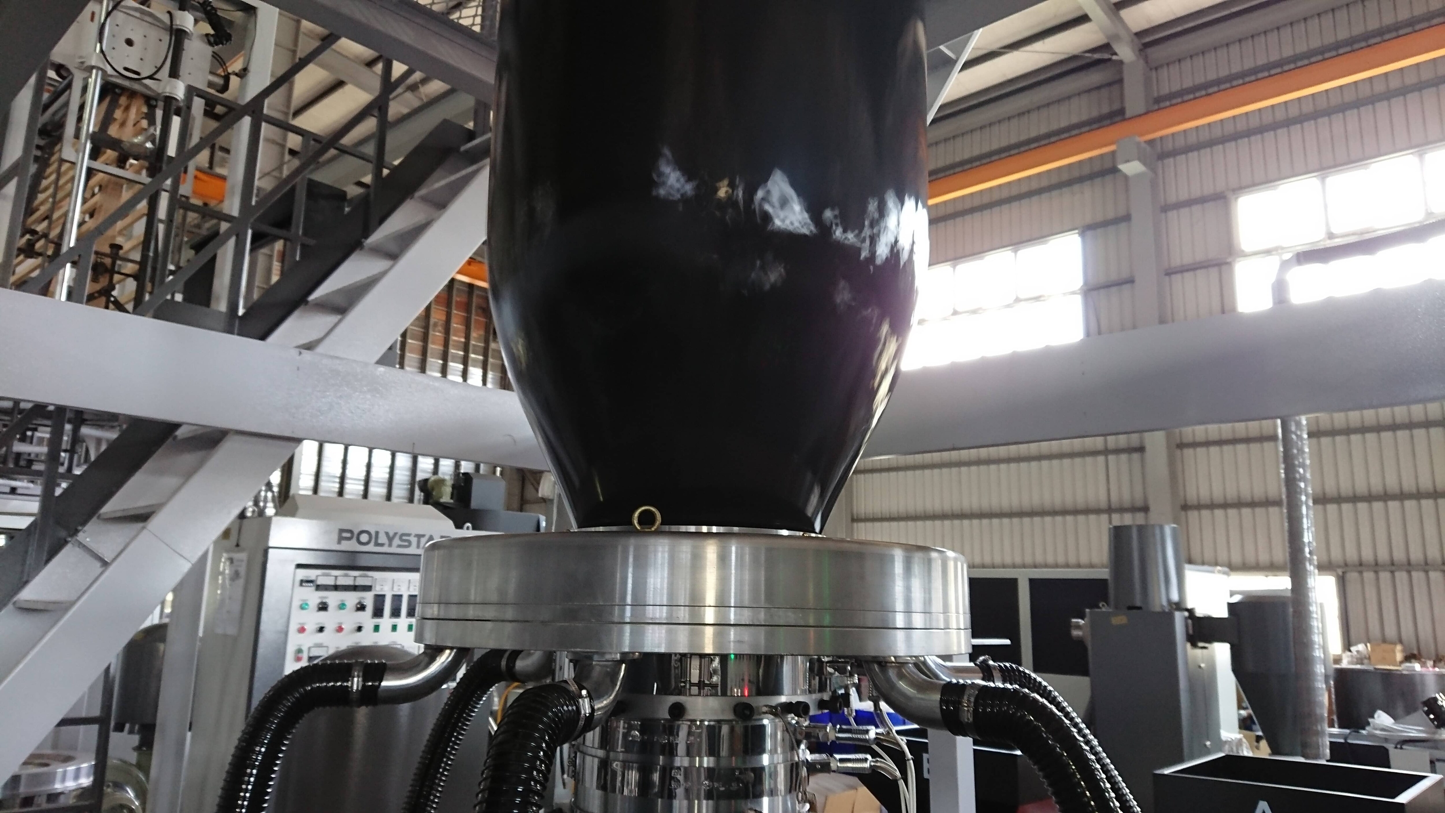 Two layer type plastic bag blown film extrusion