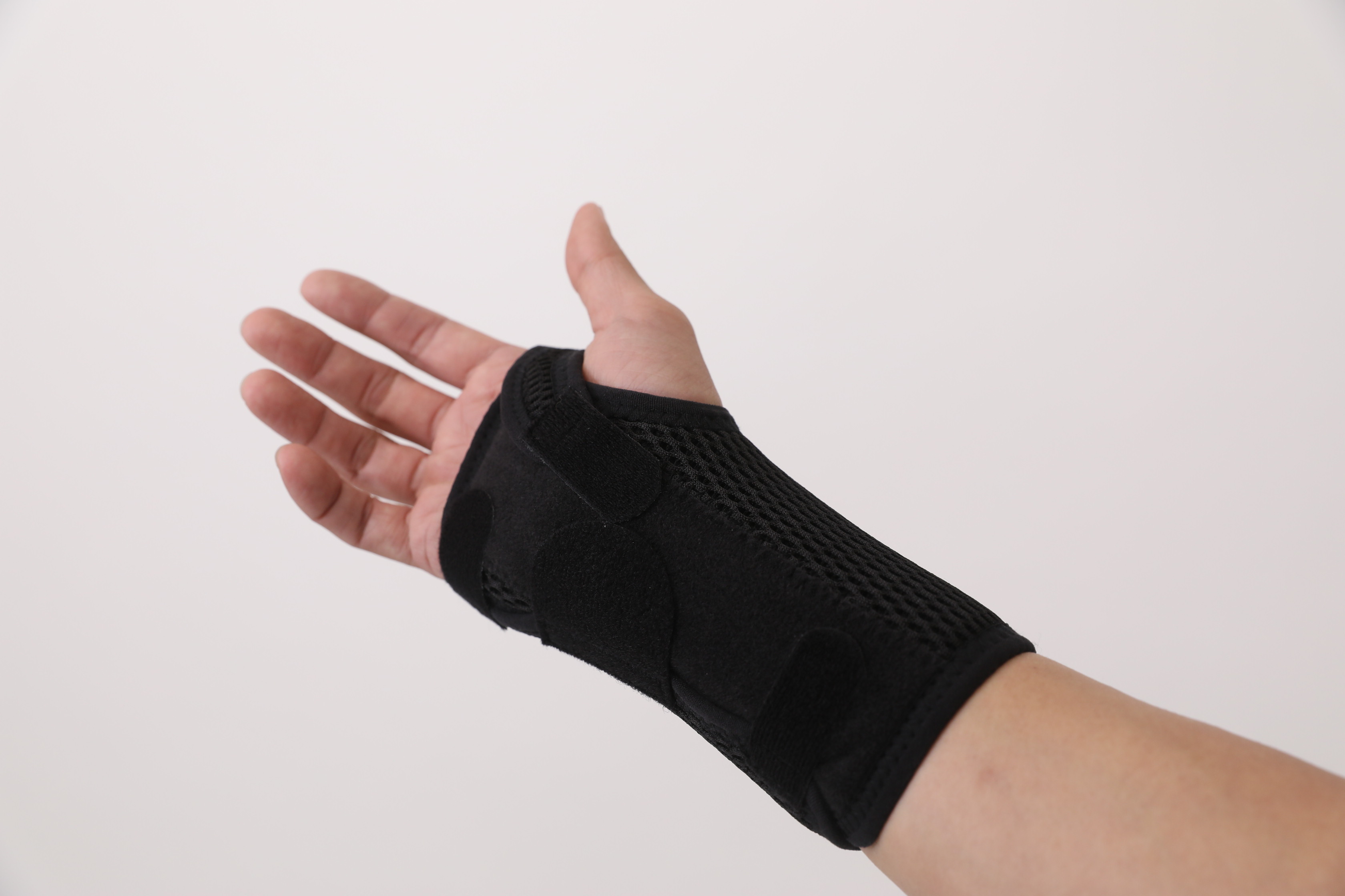 Whole Sale Wrist Hand Brace Support Carpal Tunnel Adjustable Splint ...