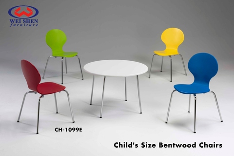 childrens round table and 4 chairs