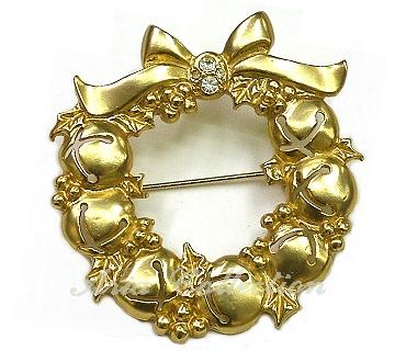 Christmas wreath brooch