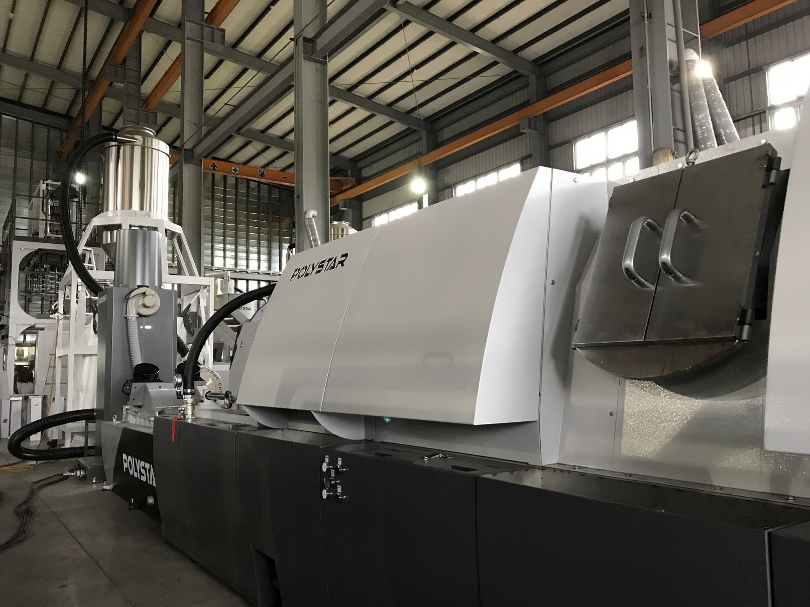 Hard Plastic Regrind Hopper feeding recycling machine