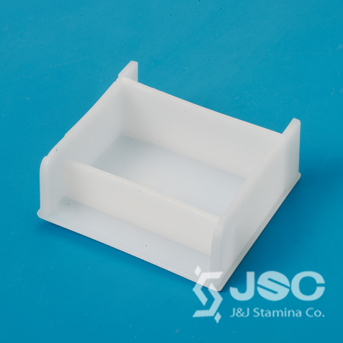 Plastic end cap for headrail blind parts