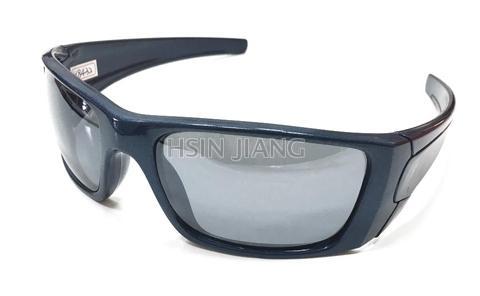 Sports sunglasses, Fashion sunglasses