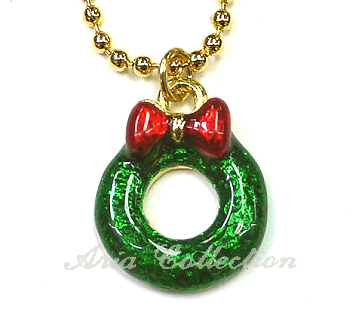 Christmas wreath pendant with chain